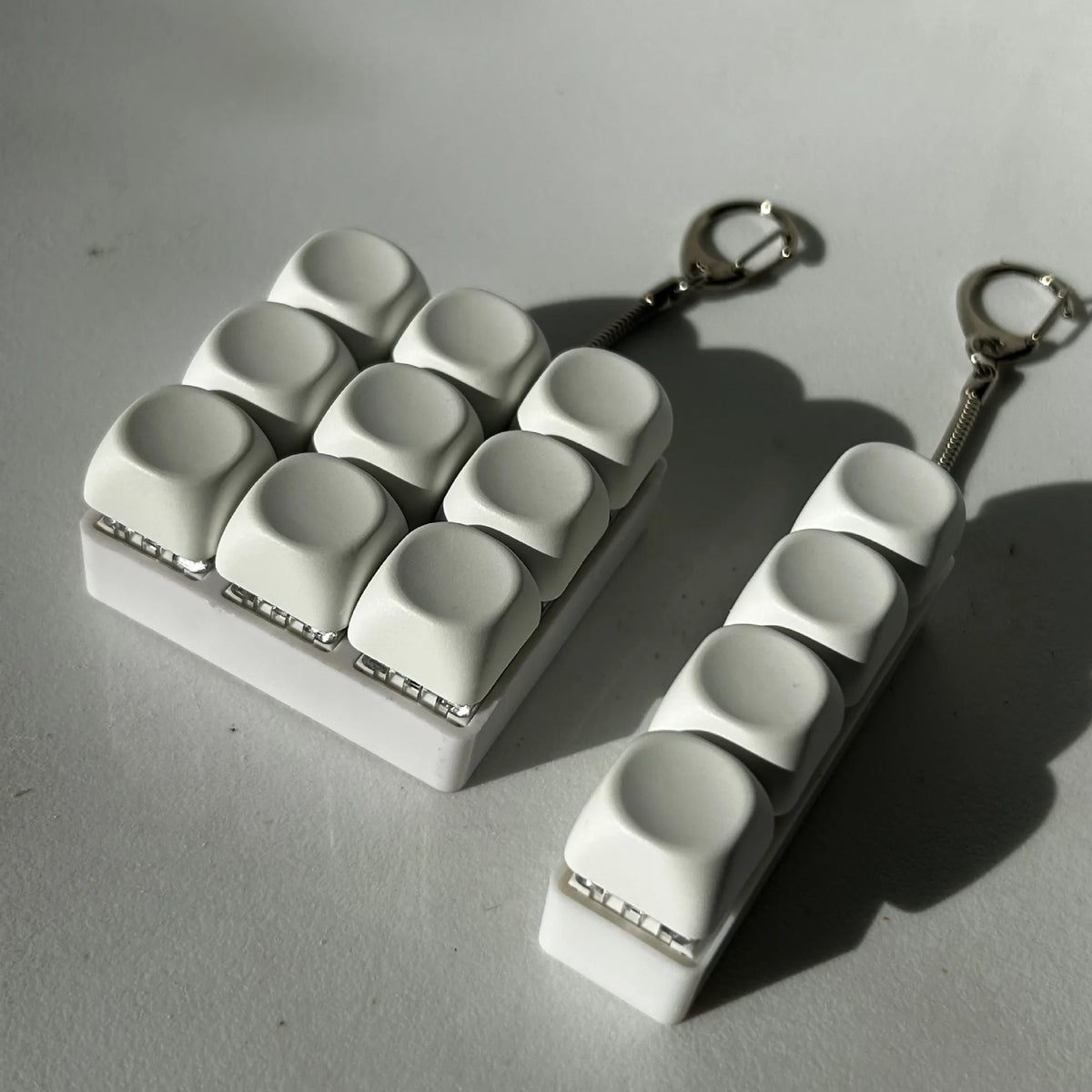 4/9-button Keyboard Keychain Shaft Tester Fidget Toy with Sound Effects Compact Size Easy Portability Comfortable Touch