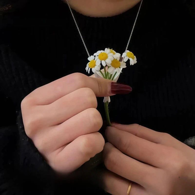Portable Flower Arrangement Vase Necklaces Personalized Wearable Floral Holder Pendant Choker Trendy Artistic Women Accessories