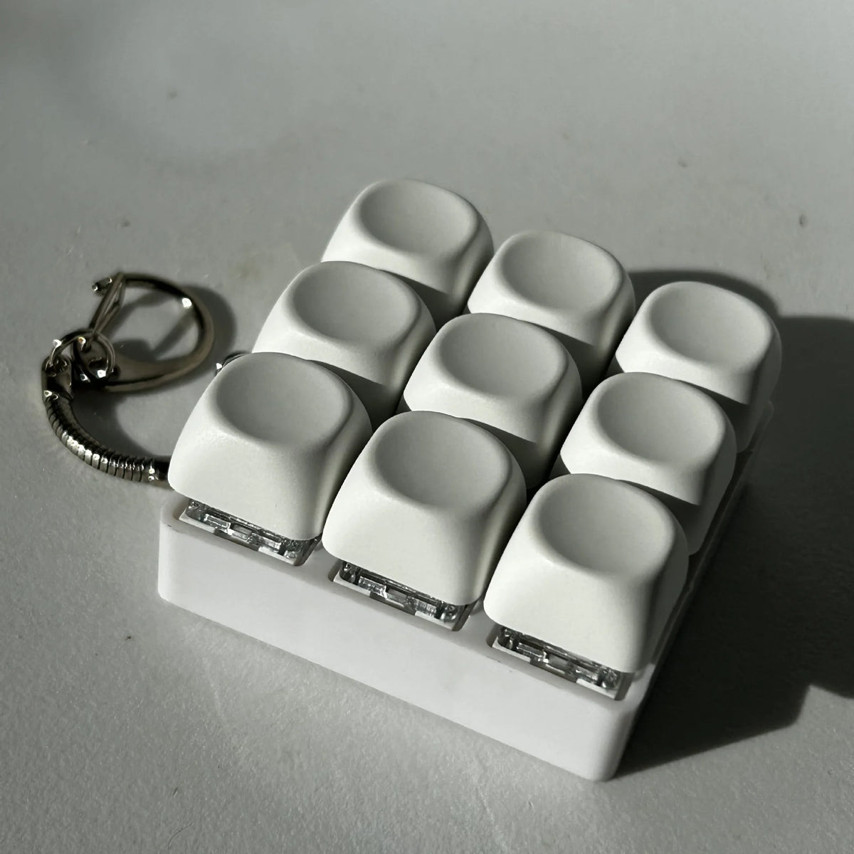 4/9-button Keyboard Keychain Shaft Tester Fidget Toy with Sound Effects Compact Size Easy Portability Comfortable Touch