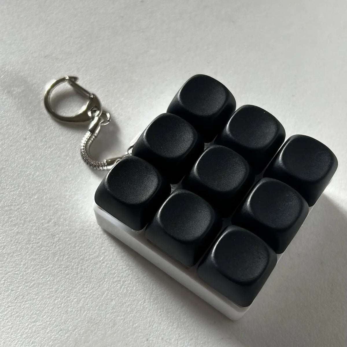 4/9-button Keyboard Keychain Shaft Tester Fidget Toy with Sound Effects Compact Size Easy Portability Comfortable Touch